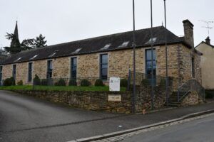 L'antenne des Aides à domicile en milieu rural de Val d'Anast se situe dans la rue du Frère Cyprien.