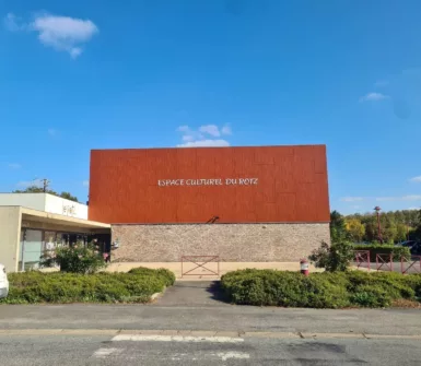 L'Espace Culturel du Rotz à Val d'Anast est une salle de spectacle et de réception disponible à la location.