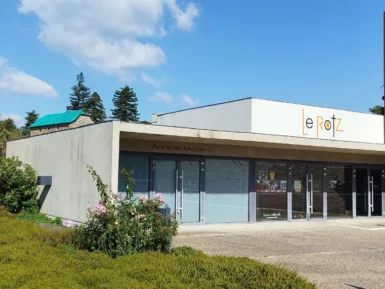 Devanture de la salle Jean Marsollier, située au sein de l'Espace Culturel du Rotz.