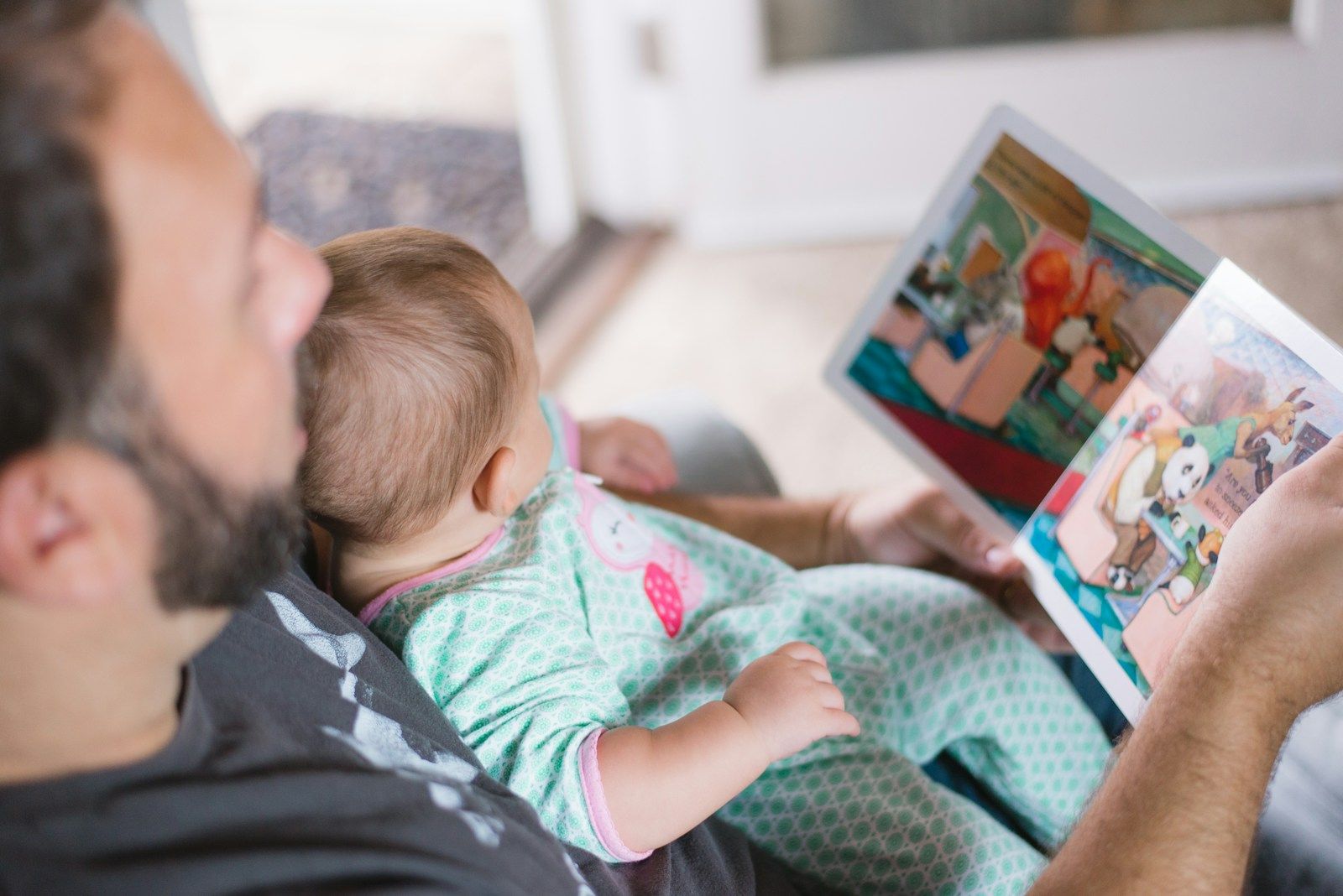 Le lieu d'accueil enfants-parents (LAEP) offre un environnement propice à l'échange entre parents et enfants de moins de 6 ans à travers des temps conviviaux de jeux.