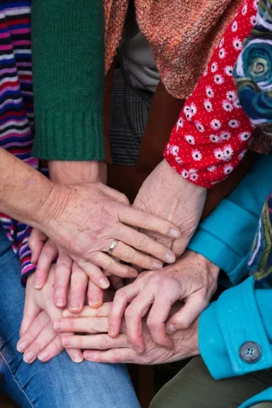 La commune de Val d'Anast veille au bien-vivre de ses habitants en leur proposant des équipements et services adaptés. Les seniors, ou personnes âgées de Val d'Anast, profitent de diverses aides et services proposés par le CCAS, l'ADMR et le SSIAD et de l'EHPAD La Résidence Bel Air.