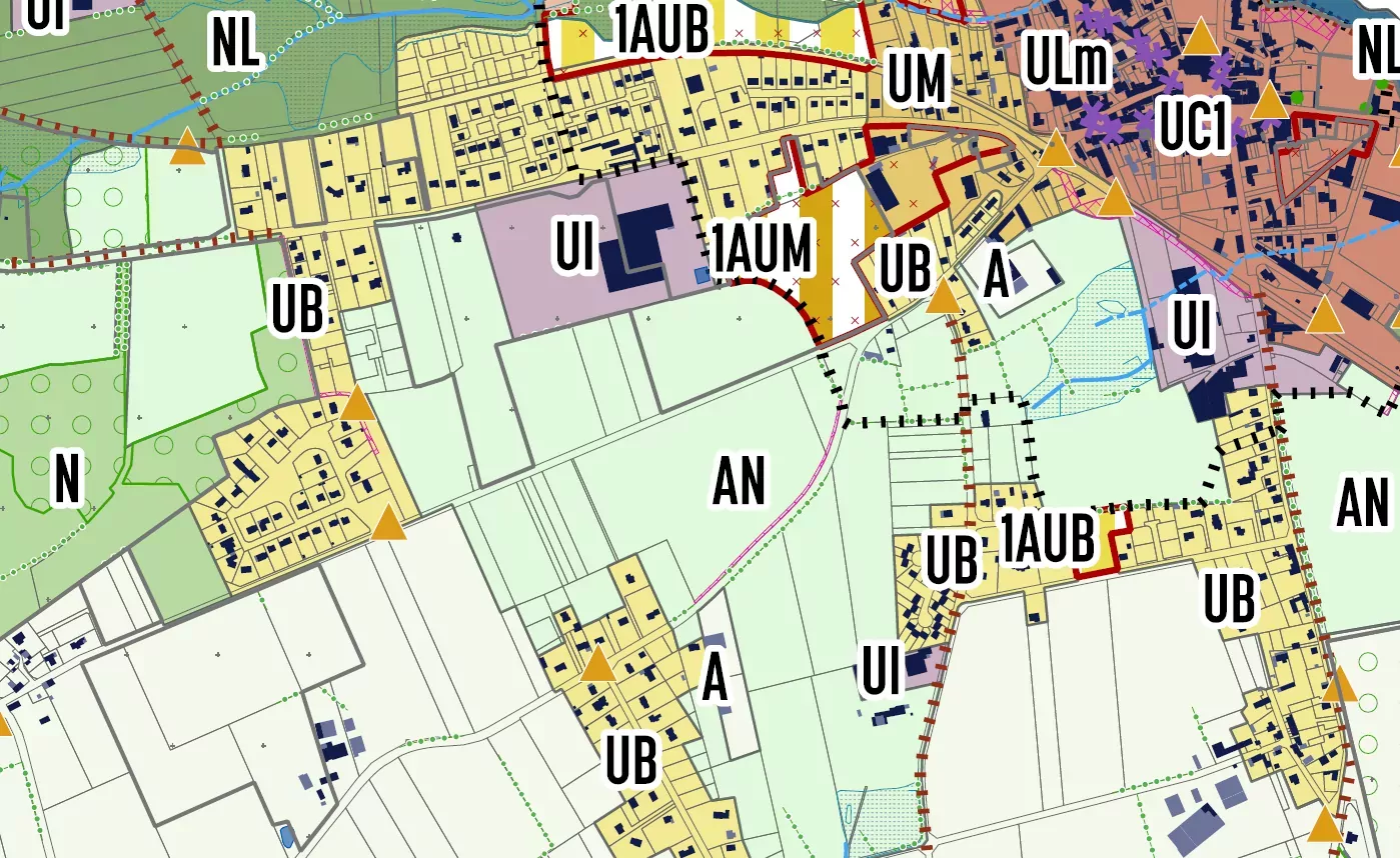 Le Plan Local d'Urbanisme (PLU) de Val d'Anast est consultable en ligne, en version numérisée, sur son site web valdanast.fr ou en mairie de Val d'Anast aux horaires d'ouverture.