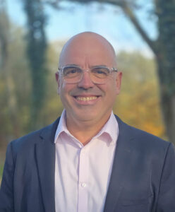 2ème adjoint au Maire de Val d'Anast, originaire de Maure-de-Bretagne et ancien pompier volontaire, il est assistant familial et travaille pour le département dans l’Aide Sociale à l’Enfance.