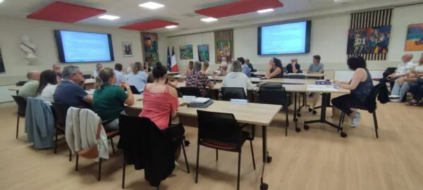 Les élus lors d'un conseil municipal